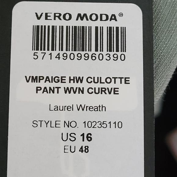 Vero Moda Belted Culottes With Paper Bag Waist in Sage Green - Picture 11 of 16